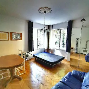 romantic-studio-flat-in-the-buda-hills.inbudapesthotels.com/